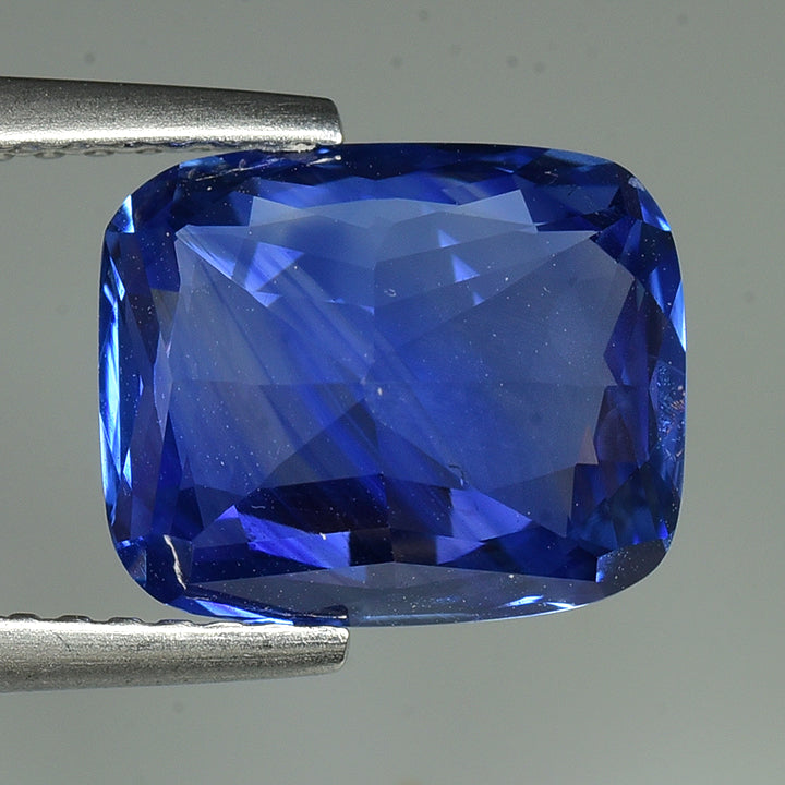4.54 cts SPARKLING 100% Natural Cornflower Blue Color heated Ceylon Sapphire (AIGS)