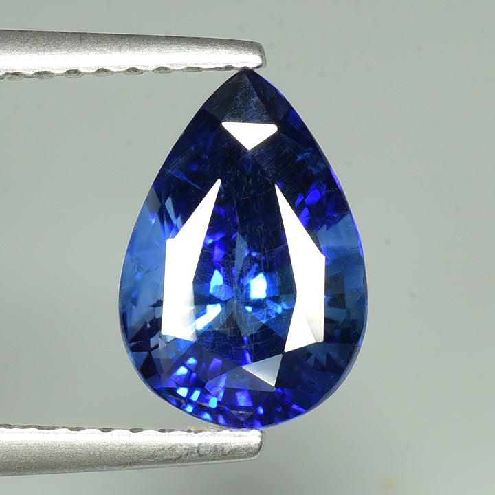 3.04 cts SPARKLING 100% Natural Vivid Royal Blue Color heated Ceylon Sapphire (AIGS)