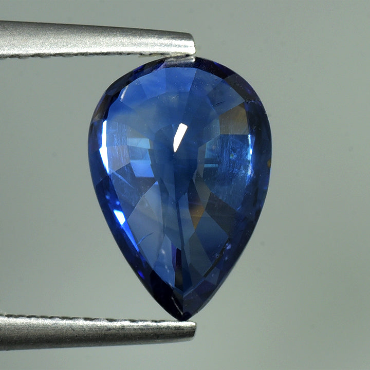 3.04 cts SPARKLING 100% Natural Vivid Royal Blue Color heated Ceylon Sapphire (AIGS)