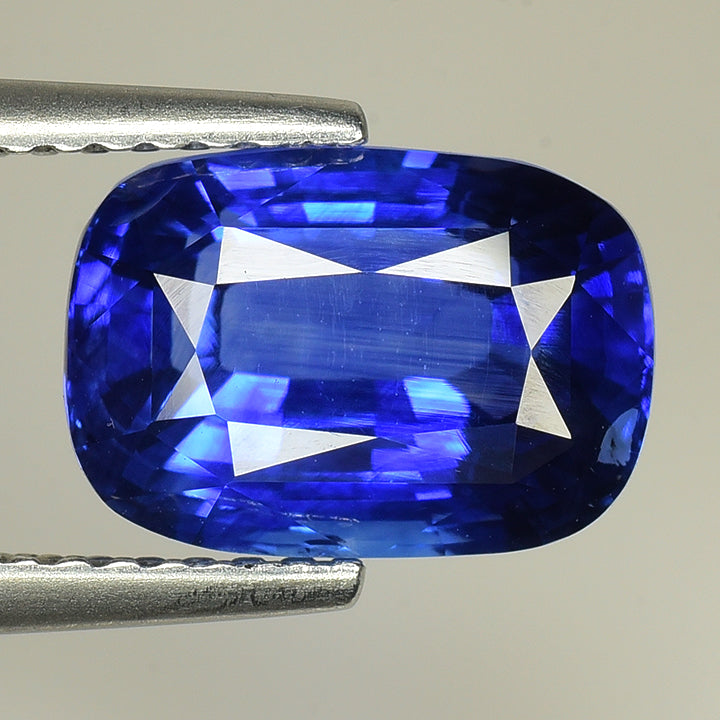 4.56 cts SPARKLING 100% Natural Cornflower Blue Color heated Ceylon Sapphire