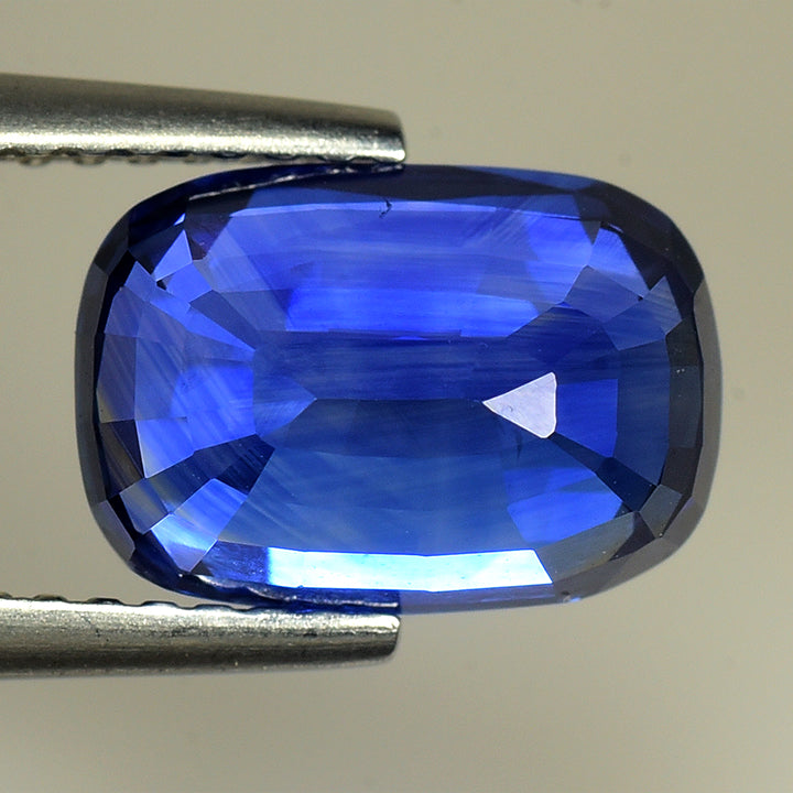 4.56 cts SPARKLING 100% Natural Cornflower Blue Color heated Ceylon Sapphire