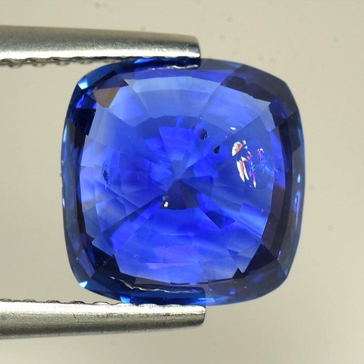 4.74 cts SPARKLING 100% Natural Cornflower Blue Color heated Ceylon Sapphire