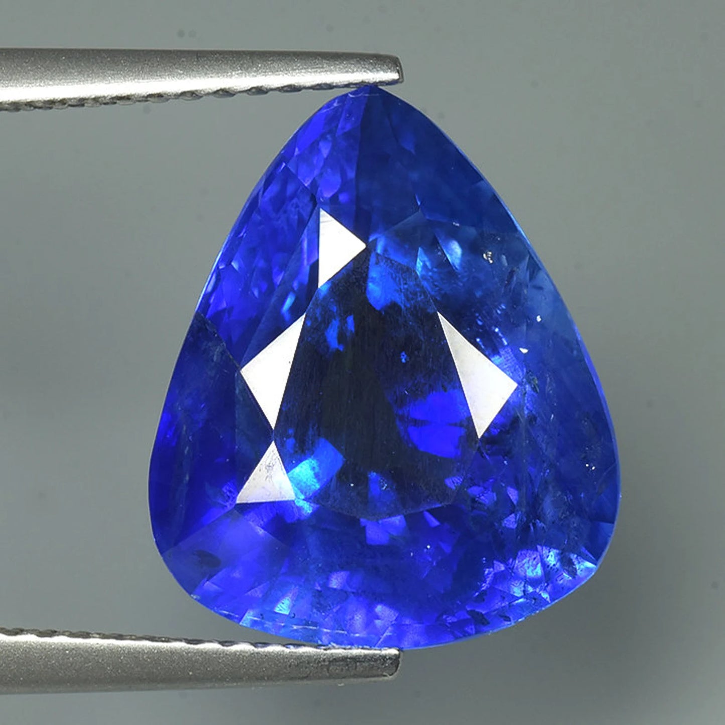 10.16 cts SPARKLING 100% Natural Cornflower Blue Color heated Ceylon Sapphire (AIGS)