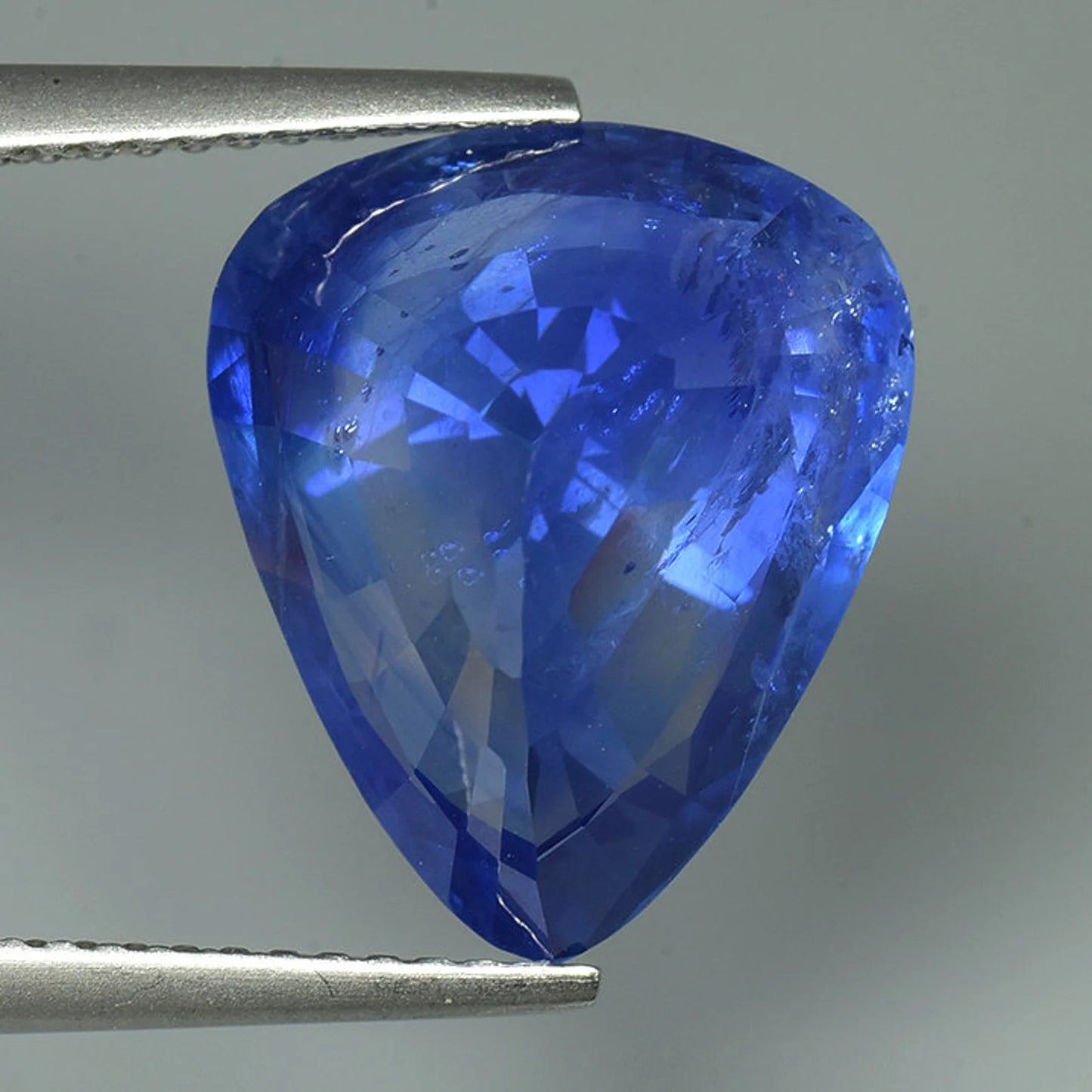 10.16 cts SPARKLING 100% Natural Cornflower Blue Color heated Ceylon Sapphire (AIGS)