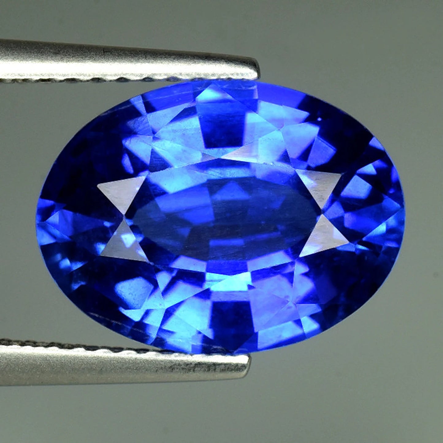 5.55 cts SPARKLING 100% Natural Cornflower Blue Color heated Ceylon Sapphire