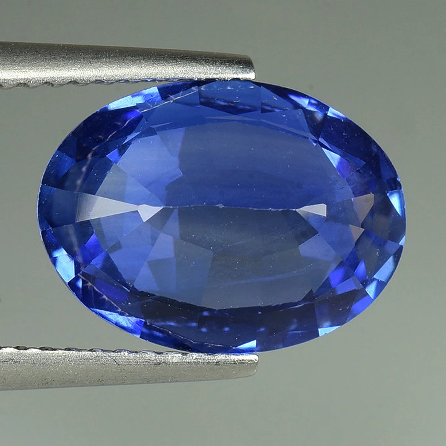 5.55 cts SPARKLING 100% Natural Cornflower Blue Color heated Ceylon Sapphire