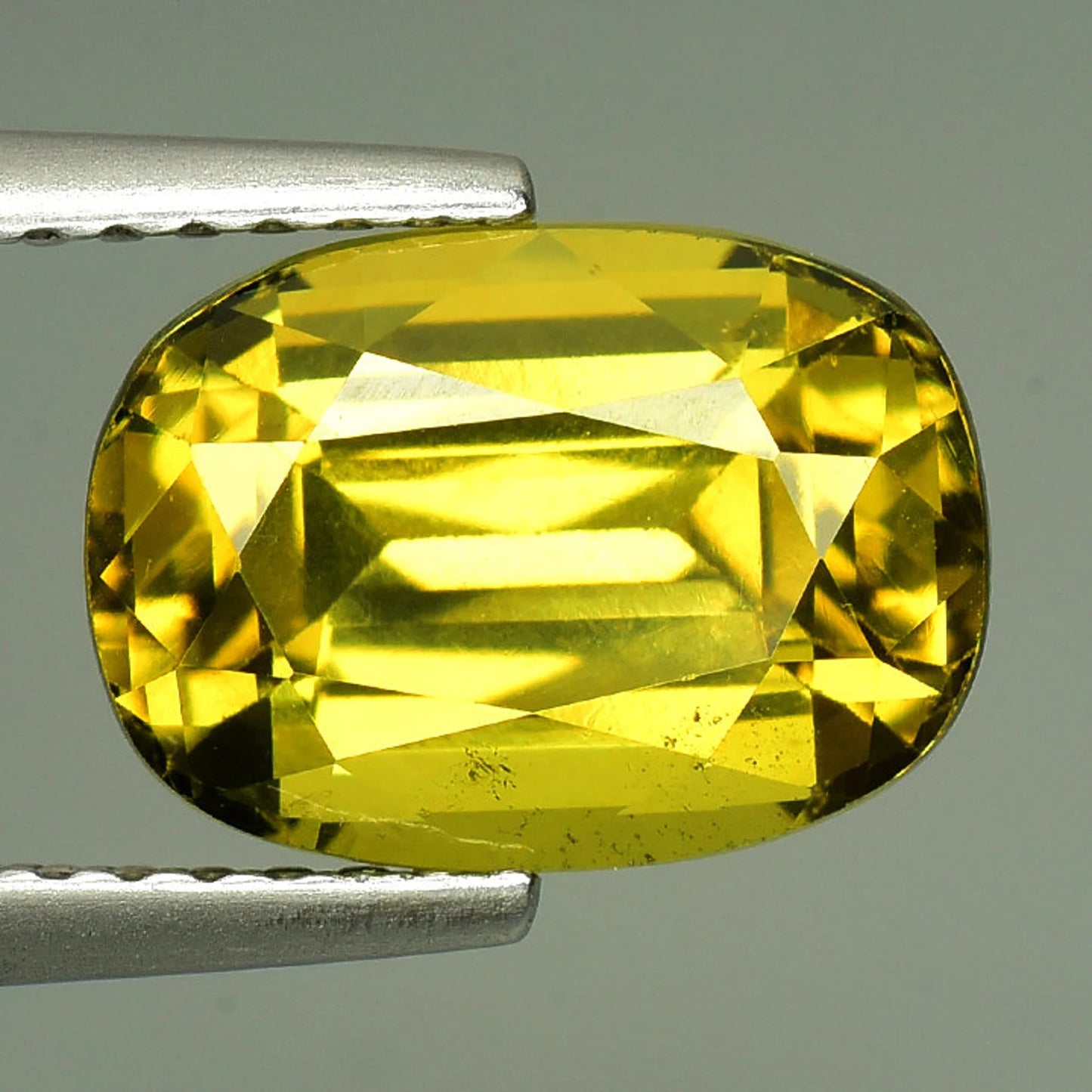 3.49 cts SPARKLING 100% Natural Yellowish Green Color Unheated Chrysoberyl