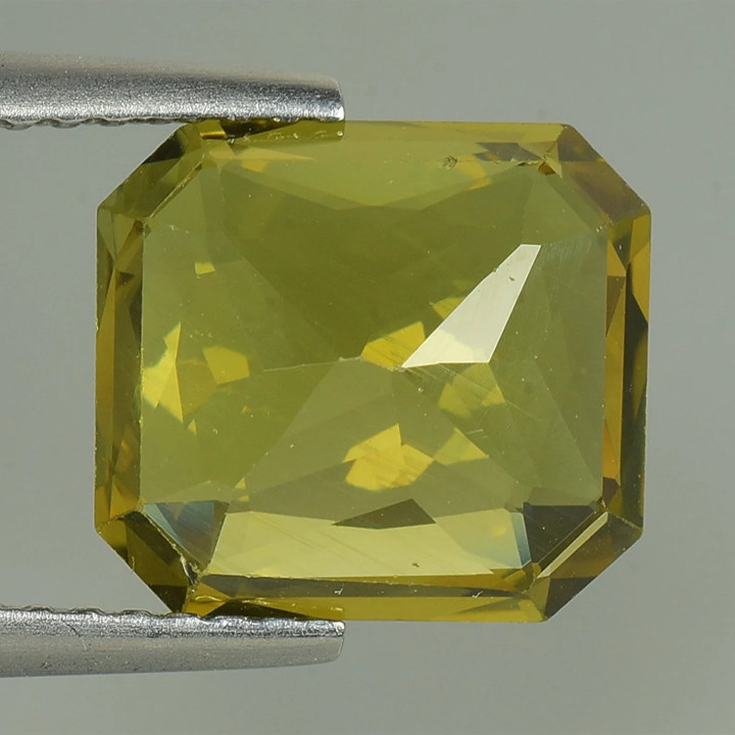 4.16 cts SPARKLING 100% Natural Yellowish Green Color Unheated Chrysoberyl