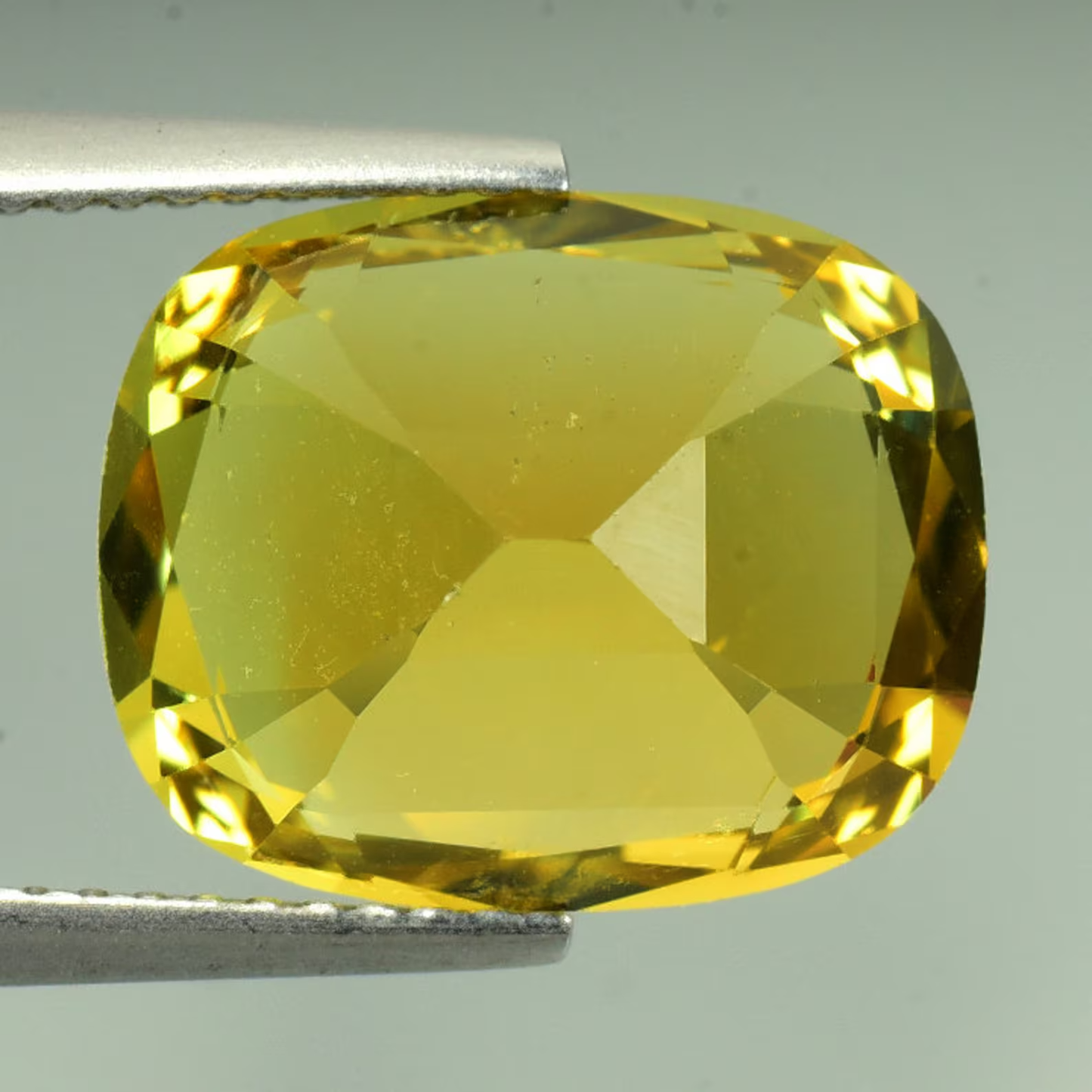 9.40 cts SPARKLING 100% Natural Yellow Color Unheated Chrysoberyl (GIA)